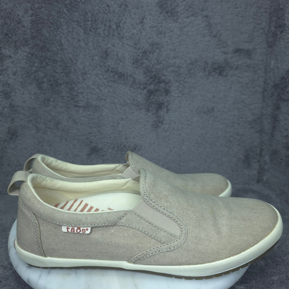 Taos Dandy Sneakers Womens 8.5 Tan Canvas Slip On Comfort Walking Shoes